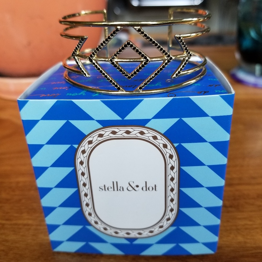 Stella and dot pave sphinx cuff